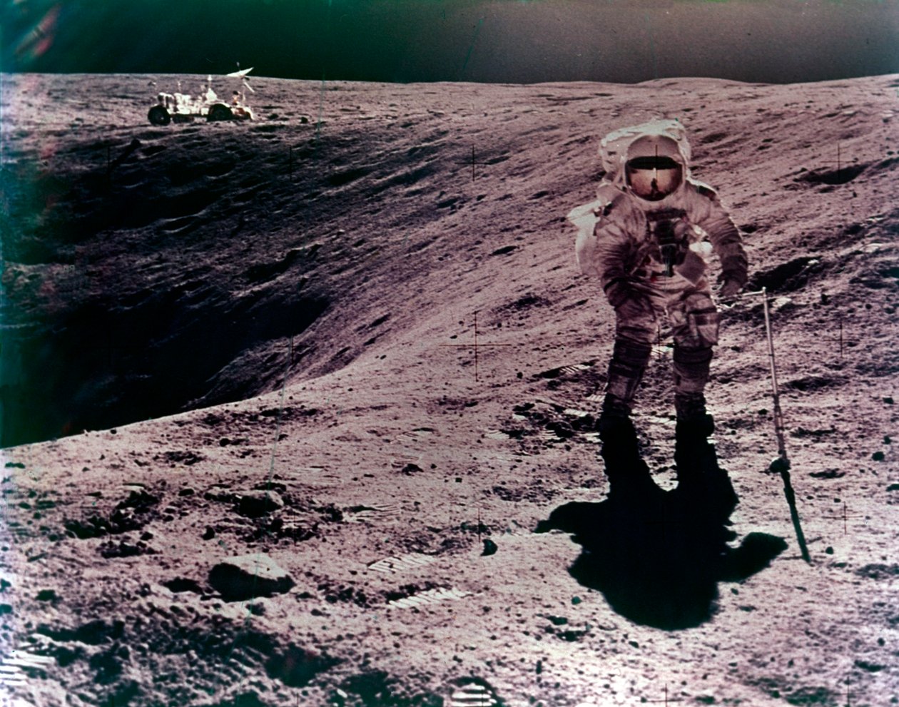 Astronaut Charles Duke på Descartes-landingsstedet, Apollo 16-oppdraget, april 1972. av John Watts Young