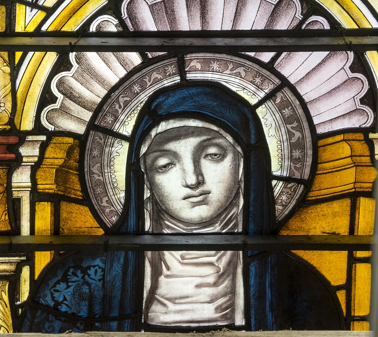 Oxford, Trinity College, James Powell & Sons, John William Brown (1842-1928), The Blessed Virgin Mary, 1885 av John William Brown