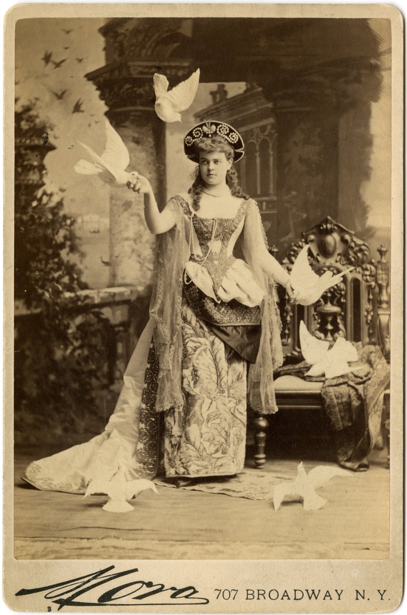 Alva Vandebilt, i kostyme for ballet sitt fra 1883 (sepiatrykk) av José Maria Mora