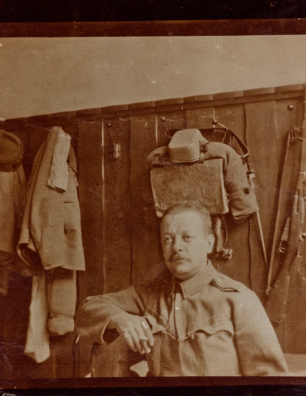 Album "Min verdenskrig - minner fra den sørvestlige fronten i Kärnten, Italia, Trentino-Alto Adige) 31/03/1915-12/11/ 1918 - Josef Zohles Vienna ": portrett av soldat (s/hv ph) av Josef Zohles