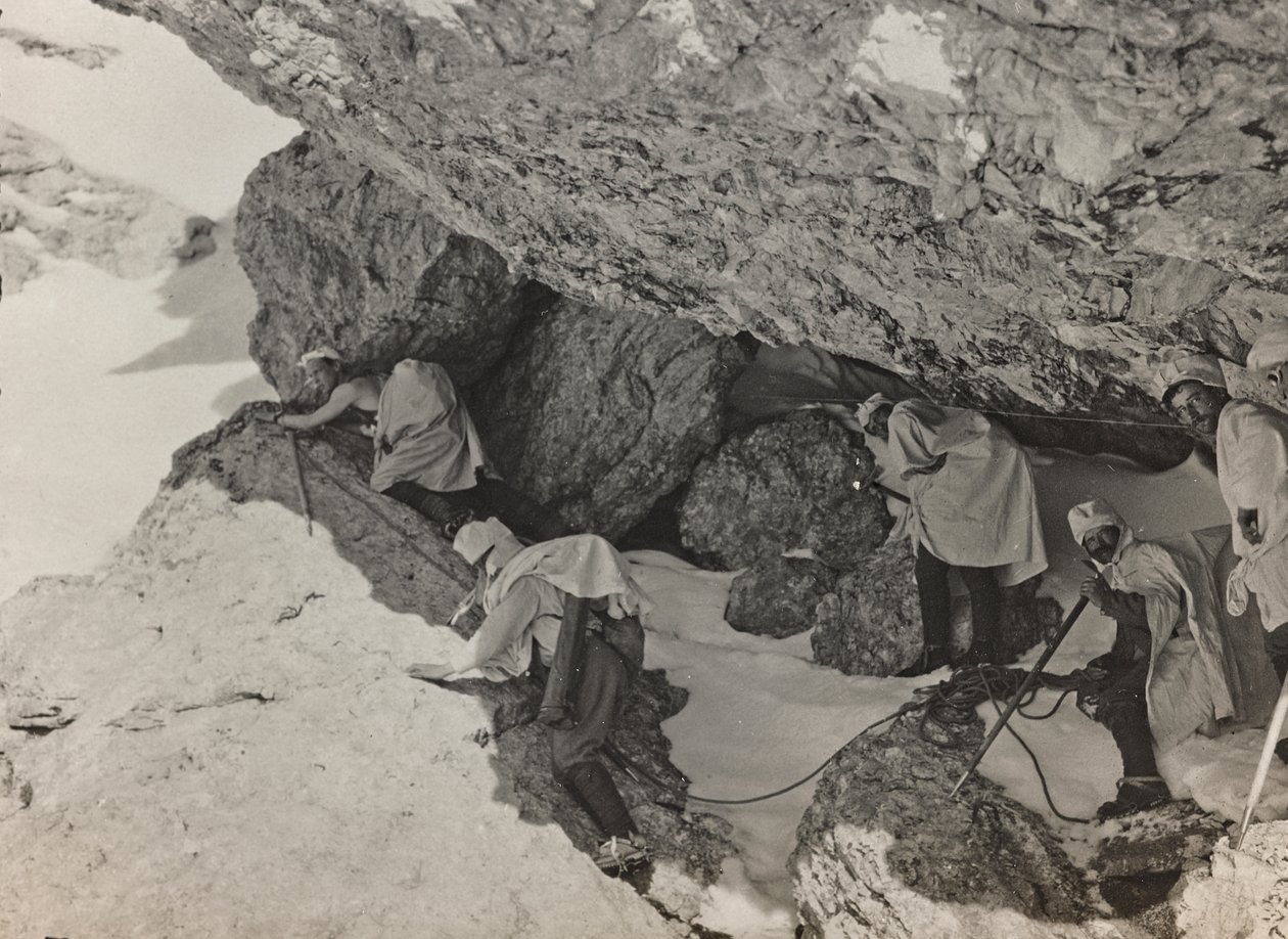 Album "Min verdenskrig - minner fra den sørvestlige fronten i Kärnten, Italia, Trentino-Alto Adige) 31/03/1915-12/11/ 1918 - Josef Zohles Wien ": militærbunker i et fjell av Josef Zohles