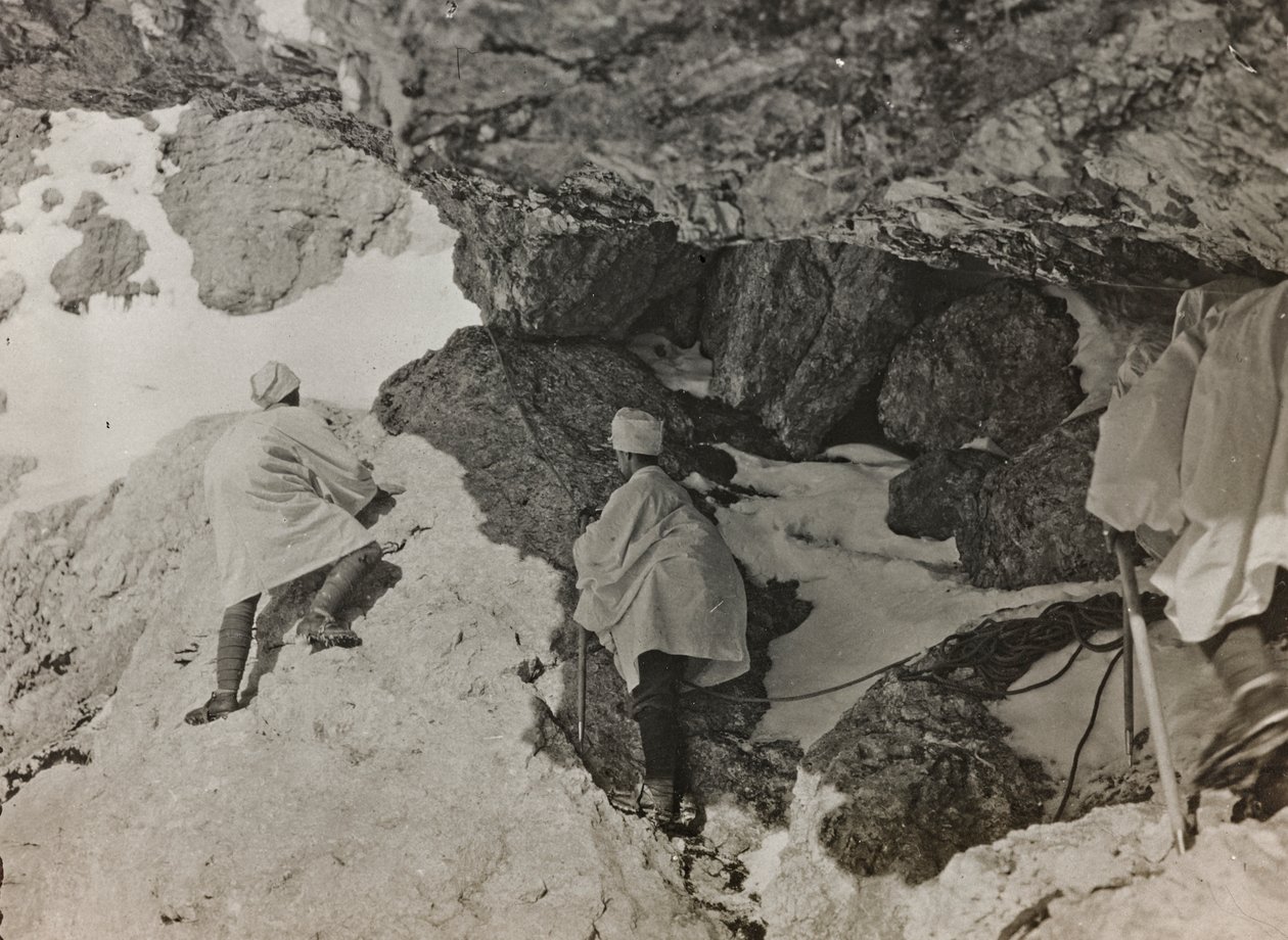 Album "Min verdenskrig - minner fra den sørvestlige fronten i Kärnten, Italia, Trentino-Alto Adige) 31/03/1915-12/11/ 1918 - Josef Zohles Wien ": militærbunker i et fjell av Josef Zohles