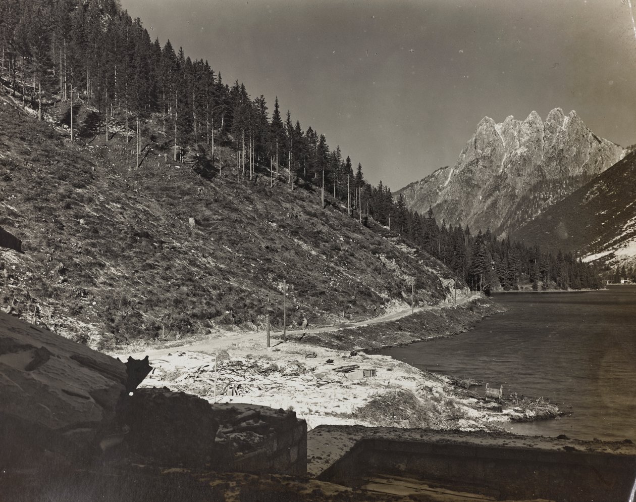 Album "Min verdenskrig - minner fra den sørvestlige fronten i Kärnten, Italia, Trentino-Alto Adige) 31/03/1915-12/11/ 1918 - Josef Zohles Wien ": fjelllandskap (s/hv pho av Josef Zohles