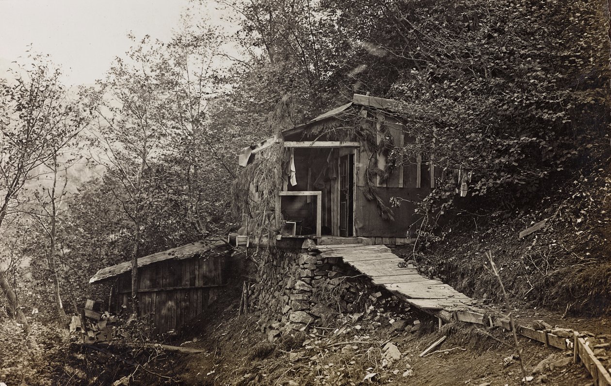 Album "Min verdenskrig - minner fra den sørvestlige fronten i Kärnten, Italia, Trentino-Alto Adige) 31/03/1915-12/11/ 1918 - Josef Zohles Wien ": militærbrakke (s/hv foto av Josef Zohles