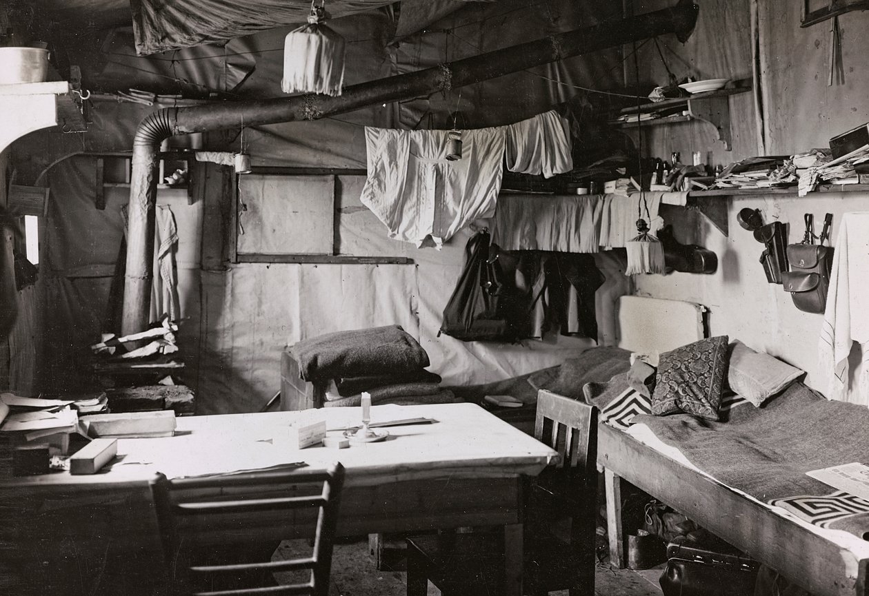 Album "Min verdenskrig - minner fra den sørvestlige fronten i Kärnten, Italia, Trentino-Alto Adige) 31/03/1915-12/11/ 1918 - Josef Zohles Wien ": boligoffiserer (s/hv-foto) av Josef Zohles