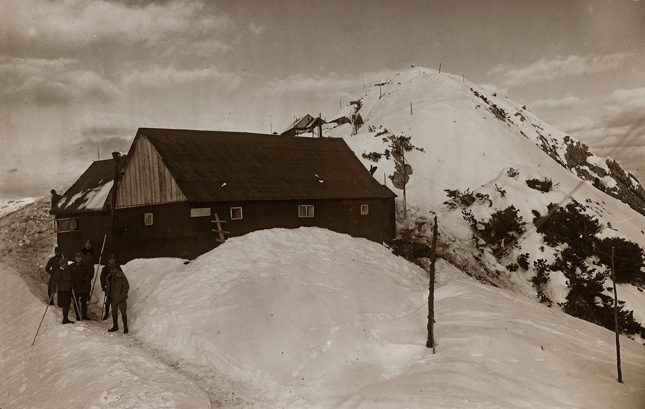 Album "Min verdenskrig - minner om den sørvestlige fronten i Kärnten, Italia, Trentino-Alto Adige) 31/03/1915-12/11/ 1918 - Josef Zohles Wien ": militærbrakke (s/h-bilde) av Josef Zohles