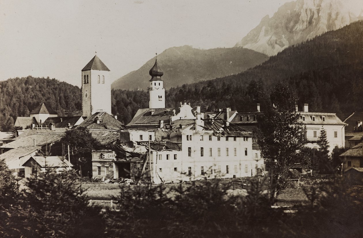 Album "Min verdenskrig - minner fra den sørvestlige fronten i Kärnten, Italia, Trentino-Alto Adige) 31/03/1915-12/11/ 1918 - Josef Zohles Vienna ": se Dobbiaco etter bomben av Josef Zohles