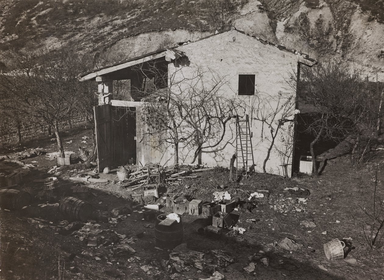 Album "Min verdenskrig - minner fra den sørvestlige fronten i Kärnten, Italia, Trentino-Alto Adige) 31/03/1915-12/11/ 1918 - Josef Zohles Vienna ": hus (s/hv-bilde) av Josef Zohles