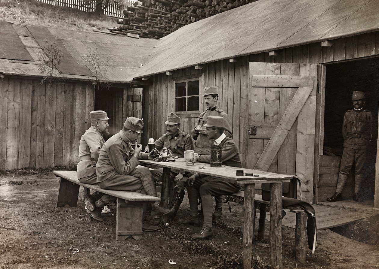 Album "Min verdenskrig - minner om den sørvestlige fronten i Kärnten, Italia, Trentino-Alto Adige) 31/03/1915-12/11/ 1918 - Josef Zohles Vienna ": soldater under en pause (b/ av Josef Zohles