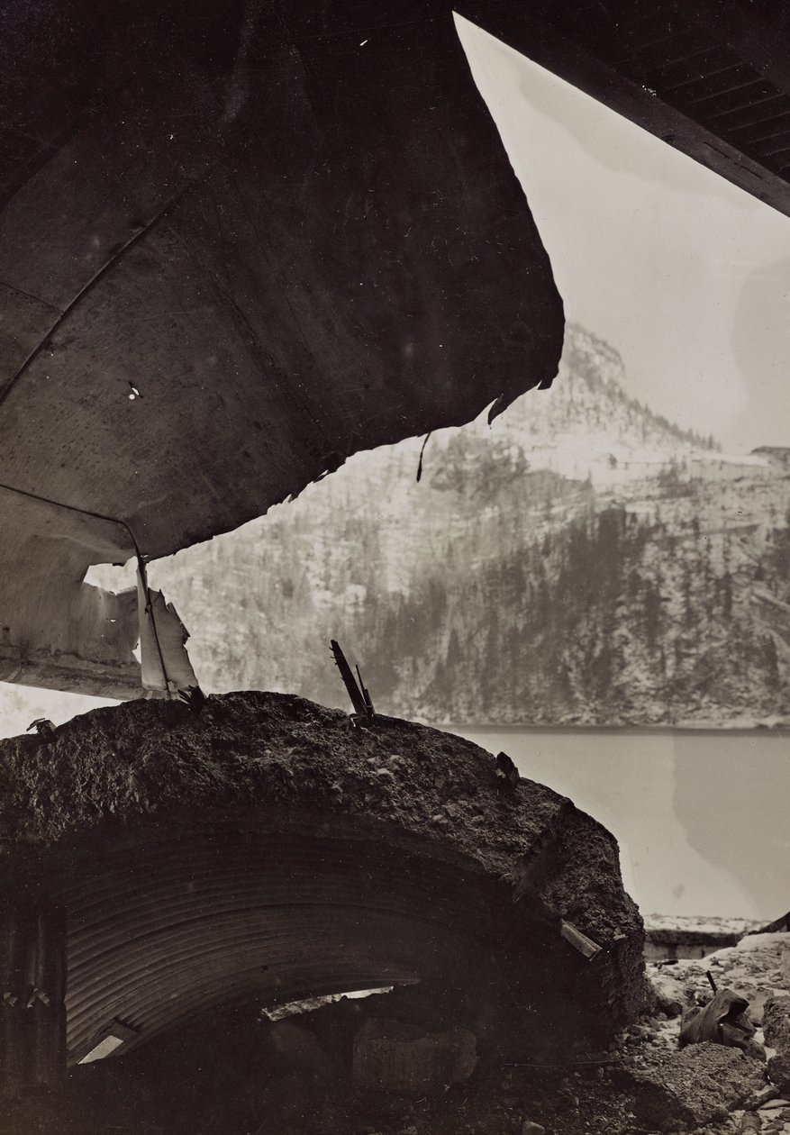 Album "Meine weltkriegs - Erinnerungen South-West Front (Kärnten, Italia, Sør-Tirol) (Min verdenskrig - minner fra den sørvestlige fronten i Kärnten, Italia, Trentino-Alto Adige) 31/03/1915-12/11/ 1918 - Josef Zohles Wien ": steinsprut av en fabrikk (s/hv  av Josef Zohles
