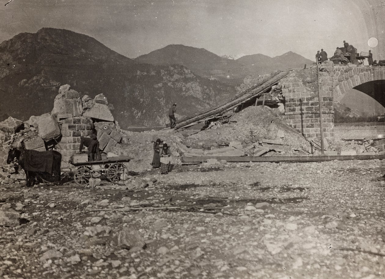 Album "Meine weltkriegs - Erinnerungen South-West Front (Kärnten, Italia, Sør-Tirol) (Min verdenskrig - minner fra den sørvestlige fronten i Kärnten, Italia, Trentino-Alto Adige) 31/03/1915-12/11/ 1918 - Josef Zohles Wien ": ruinene av en bro over av Josef Zohles