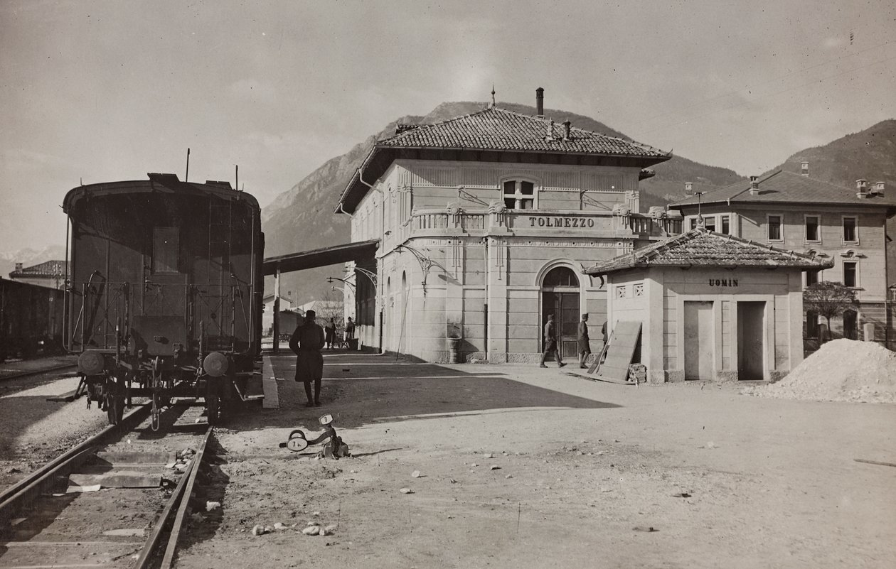 Album "Min verdenskrig - minner om den sørvestlige fronten i Kärnten, Italia, Trentino-Alto Adige) 31/03/1915-12/11/ 1918 - Josef Zohles Wien ": stasjonen i Tolmezzo (s/hv ph) av Josef Zohles