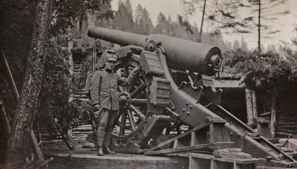 Album "Min verdenskrig - minner fra den sørvestlige fronten i Kärnten, Italia, Trentino-Alto Adige) 31/03/1915-12/11/ 1918 - Josef Zohles Vienna ": soldat med pistol (s/h-bilde) av Josef Zohles