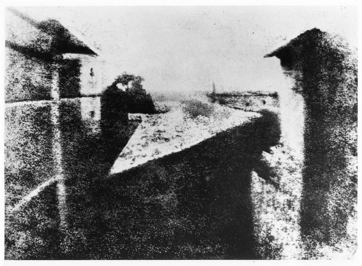 Utsikt fra et vindu ved Le Gras, Saint-Loup-de-Varennes, 1827 (bw-bilde) av Joseph Nicephore Niepce