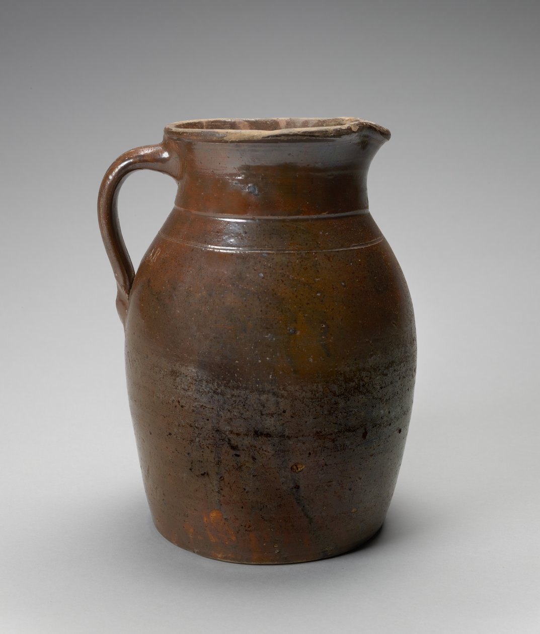Pitcher, ca. 1873-1900 (slipglasert steintøy) av Joseph C. Rushton