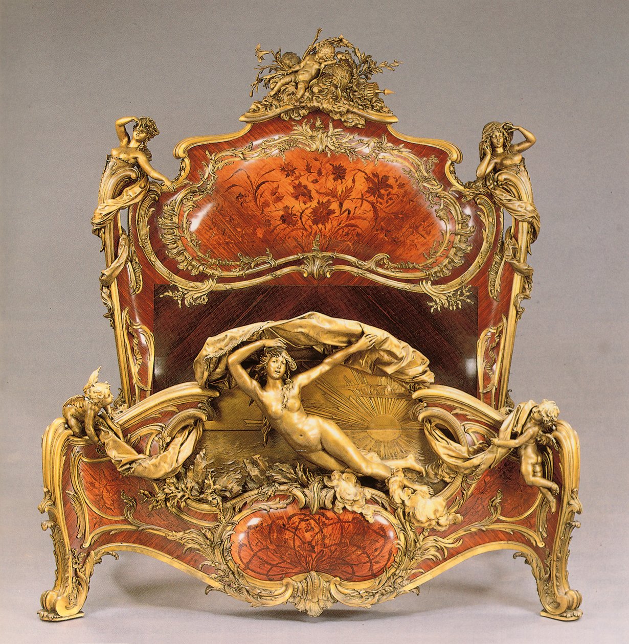 En Louis XV-stil ormolu-montert tulipanved, kingwood og marquetry grand lit de reposes av Joseph Emmanuel Zwiener