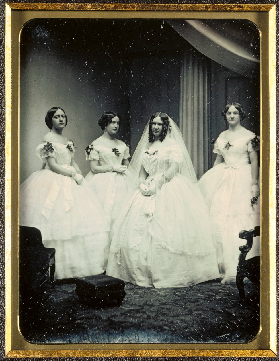 A Bride and Her Bridesmaids, 1851 eller senere. av Josiah Johnson Hawes