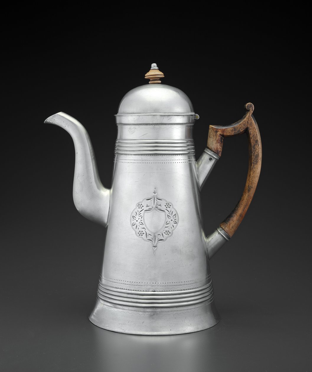 Kaffekanne, ca. 1814-1825 (tinn, tre) av Jr. Ebenezer Smith