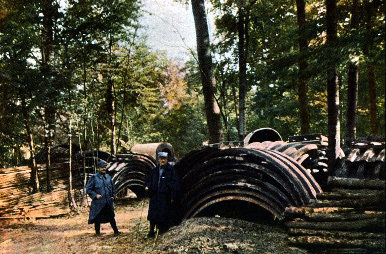 Et lagringsområde for den franske hæren i skogen nær Verdun, september 1916 (autokrom) av Jules Gervais Courtellemont