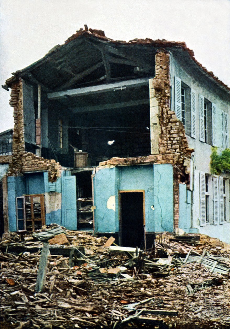 Et sterkt skadet hus, Verdun, 1916 (autokrom) av Jules Gervais Courtellemont