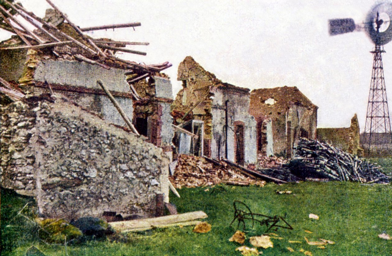 Ødelagte bygninger i Villeneuve-Lez-Charleville sør for Reims under slaget ved Marne, september 1914 (autokrom) av Jules Gervais Courtellemont