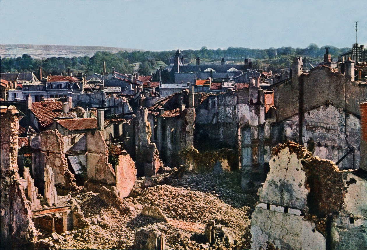 Utsikt over Verdun etter 8 måneders bombing, september 1916 (autokrom) av Jules Gervais Courtellemont