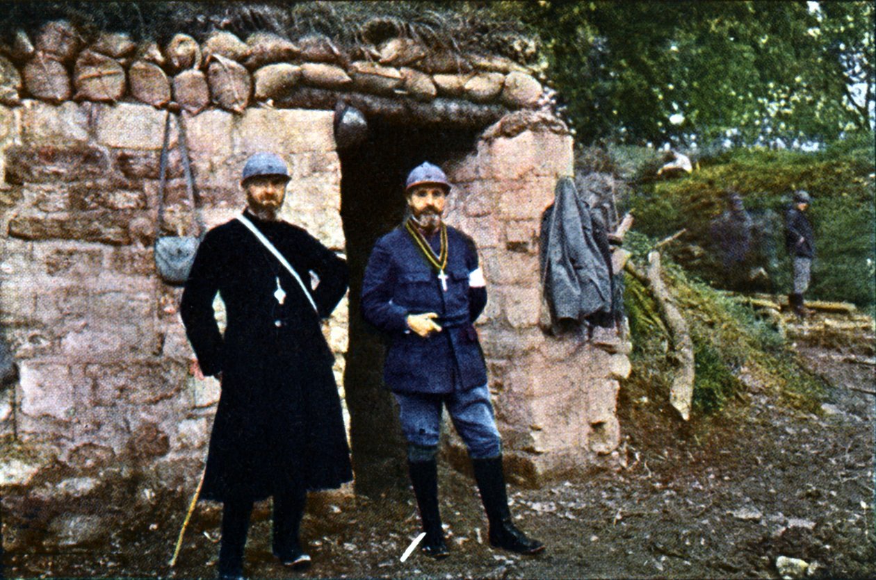 En fransk prest og en kapellan ved fronten under slaget ved Verdun, september 1916 (autokrom) av Jules Gervais Courtellemont