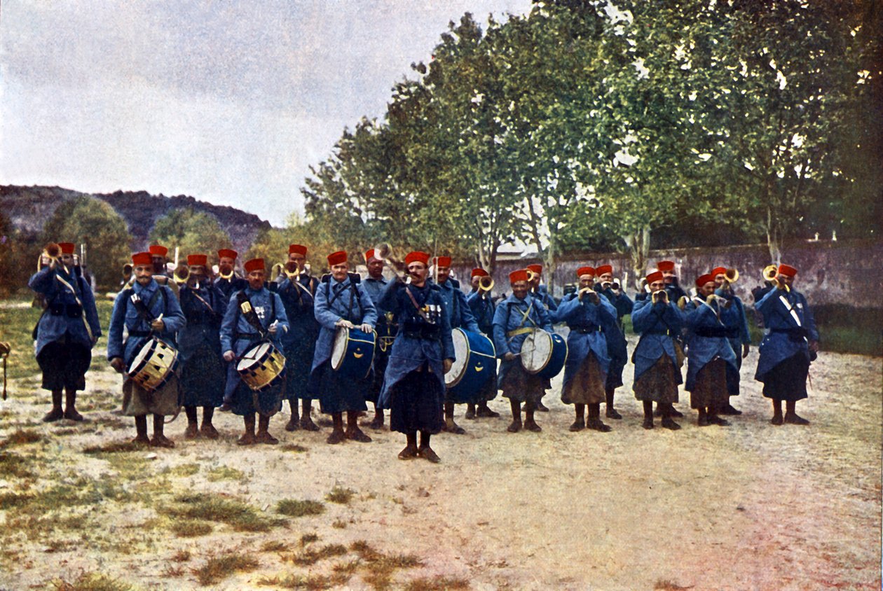 Et militærband fra Algerie under slaget ved Marne øst for Paris, september 1914 (autokrom) av Jules Gervais Courtellemont