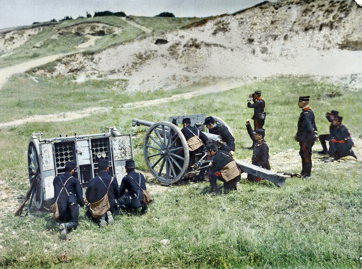 Franske soldater med en morter, under slaget ved Marne øst for Paris september 1914 av Jules Gervais Courtellemont