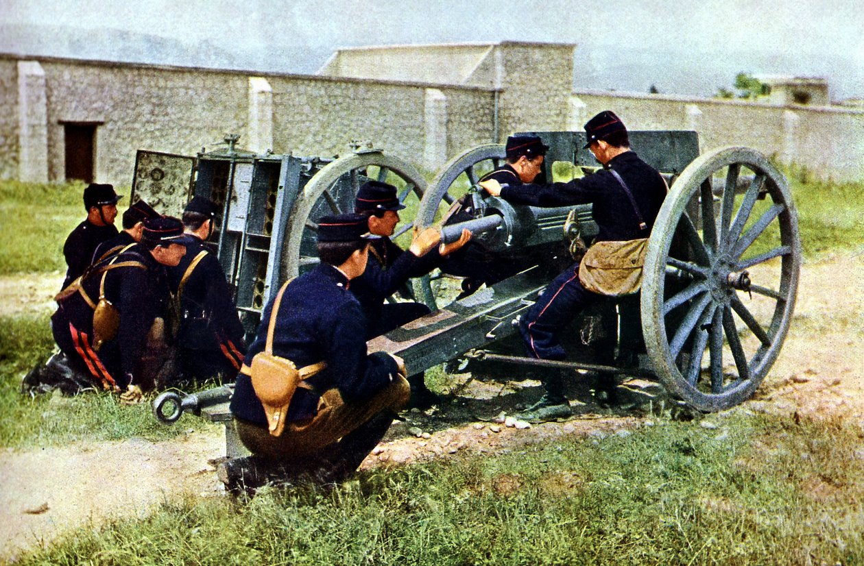 Franske soldater med en morter i aksjon under slaget ved Marne øst for Paris, september 1914 (autokrom) av Jules Gervais Courtellemont