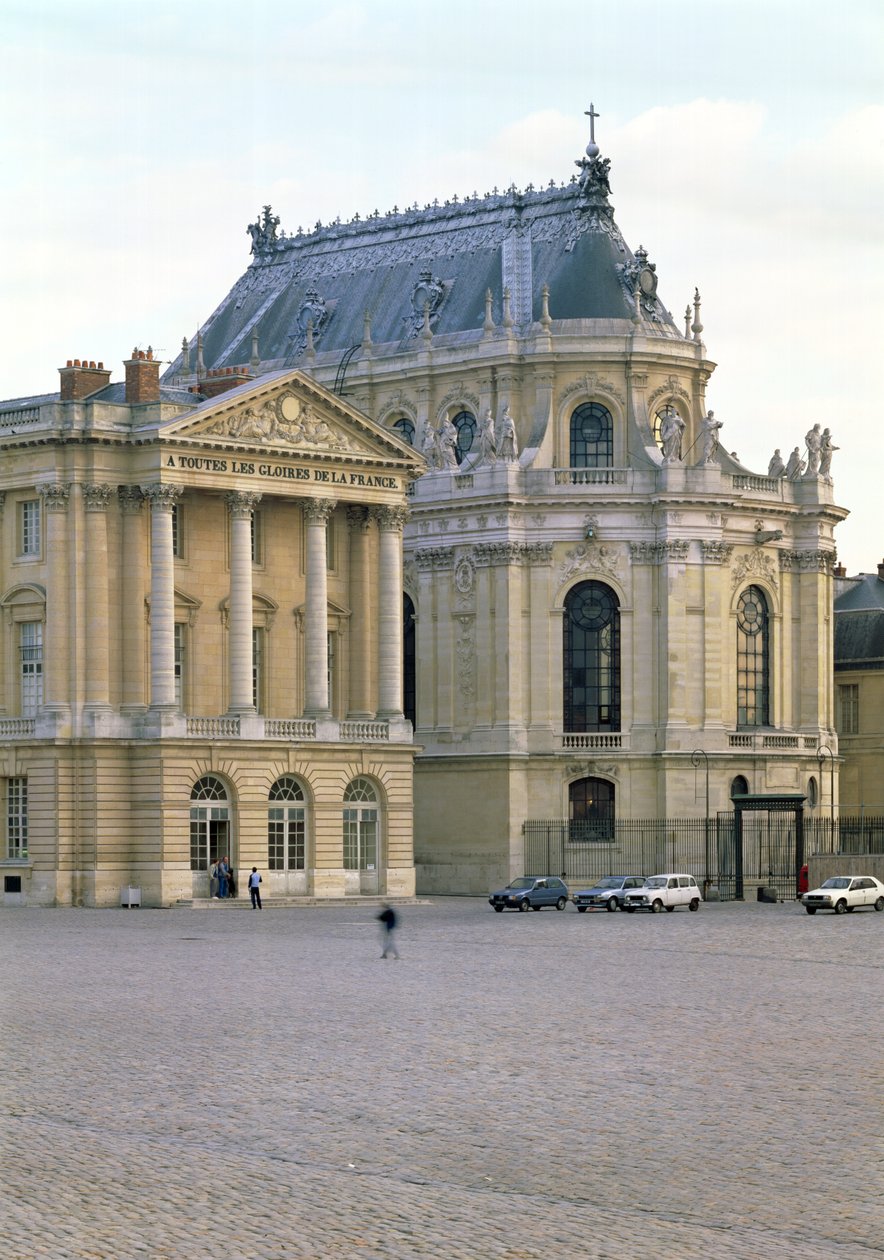 Chapelle Royale (Royal Chapel) fullført av Robert de Cotte (1656-1735) startet i 1699 etter planer utarbeidet i 1689, viet i 1710 av Jules Hardouin Mansart