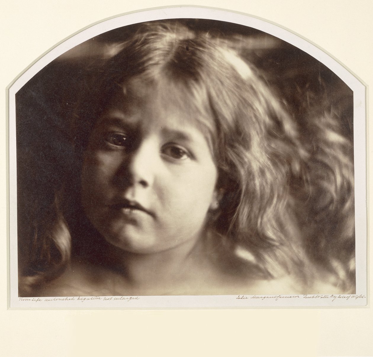 Portrait of a Young Girl (albumintrykk fra et kollosjon-på-glass negativ) av Julia Margaret Cameron