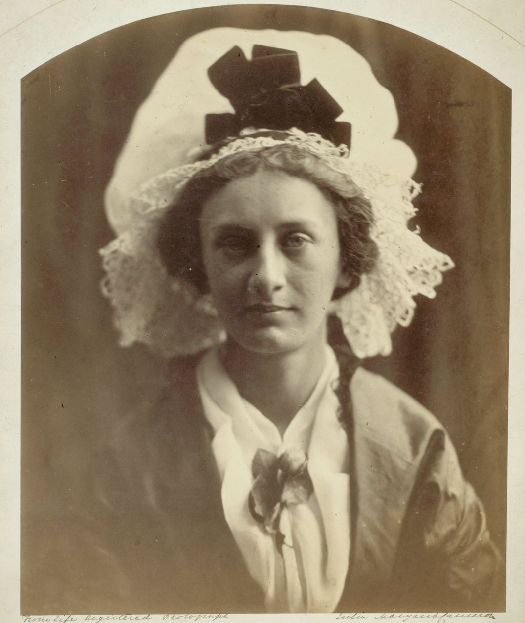 May Prinsep «som spiller bestemor» av Julia Margaret Cameron