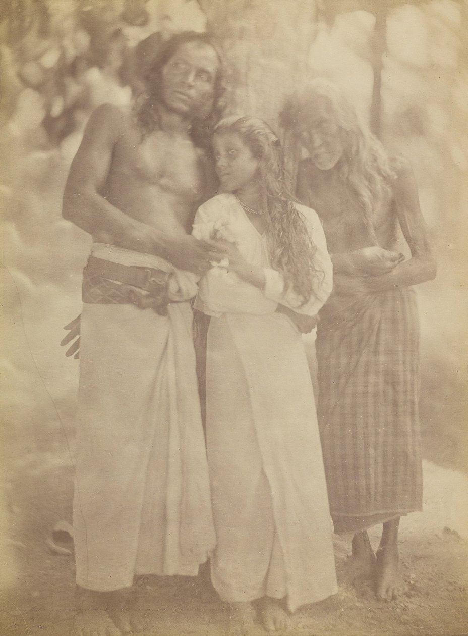 [Ceylonese Group by a Tree], 1878. av Julia Margaret Cameron
