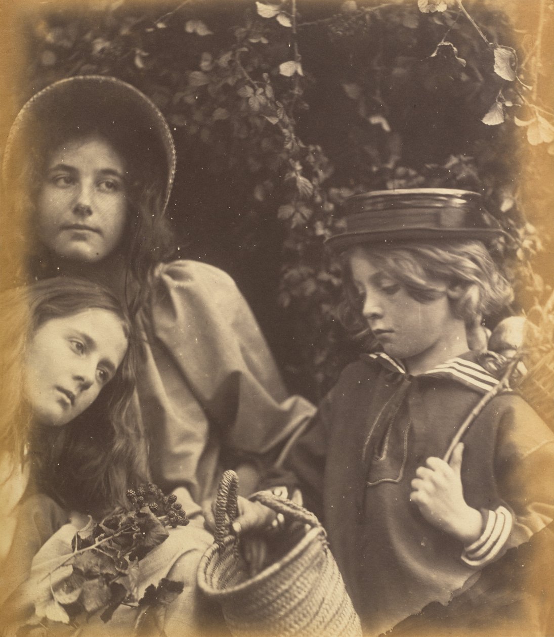 Elizabeth Keown, Kate Keown og Freddy Gould, ca. 1866-1868. av Julia Margaret Cameron