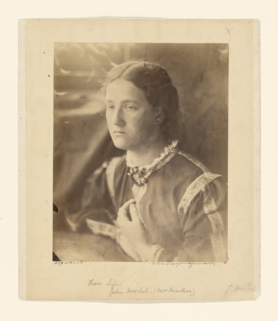 [Julia Herschel (fru Maclear)] av Julia Margaret Cameron