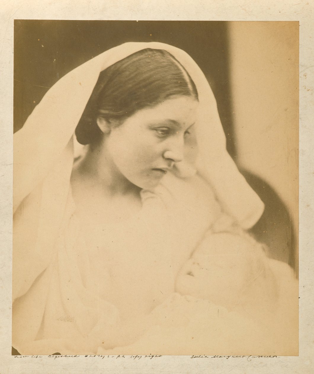 La Madonna Riposata Resting in Hope, 1864 (albumin sølvfoto) av Julia Margaret Cameron