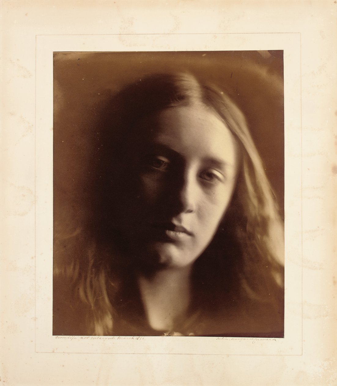 May Prinsep som St. John, 1866 (albumtrykk) av Julia Margaret Cameron
