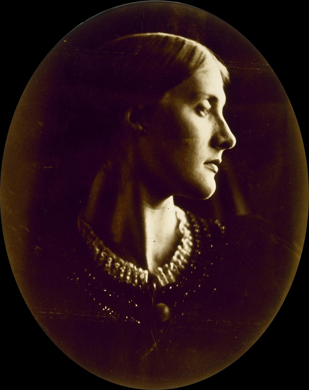 Fru Herbert Duckworth (1846-1895), født Julia Prinsep Jackson, senere fru Julia Stephen, mor til Virginia Woolf av Julia Margaret Cameron