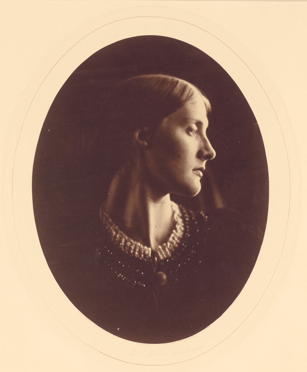 Mrs. Herbert Duckworth, april 1867 (albumtrykk) av Julia Margaret Cameron