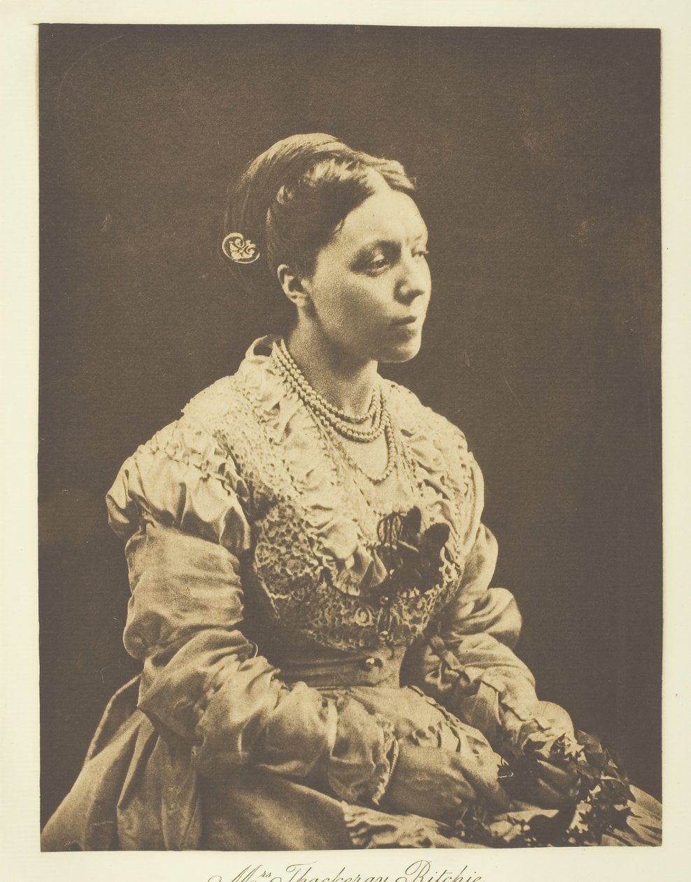 Mrs. Thackeray Ritchie, 1870, trykt ca. 1893. av Julia Margaret Cameron