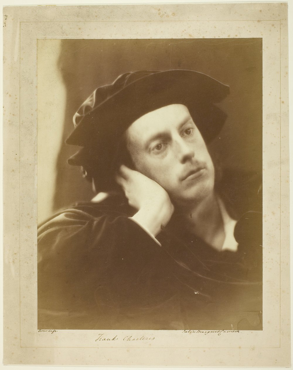 Portrett av The Hon. Frank Charteris av Julia Margaret Cameron