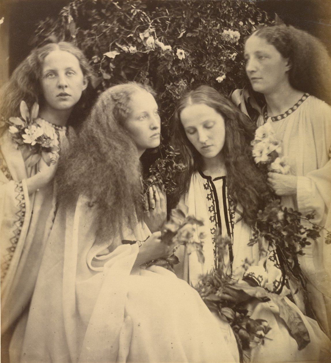 Jentenes roseknopphage av Julia Margaret Cameron
