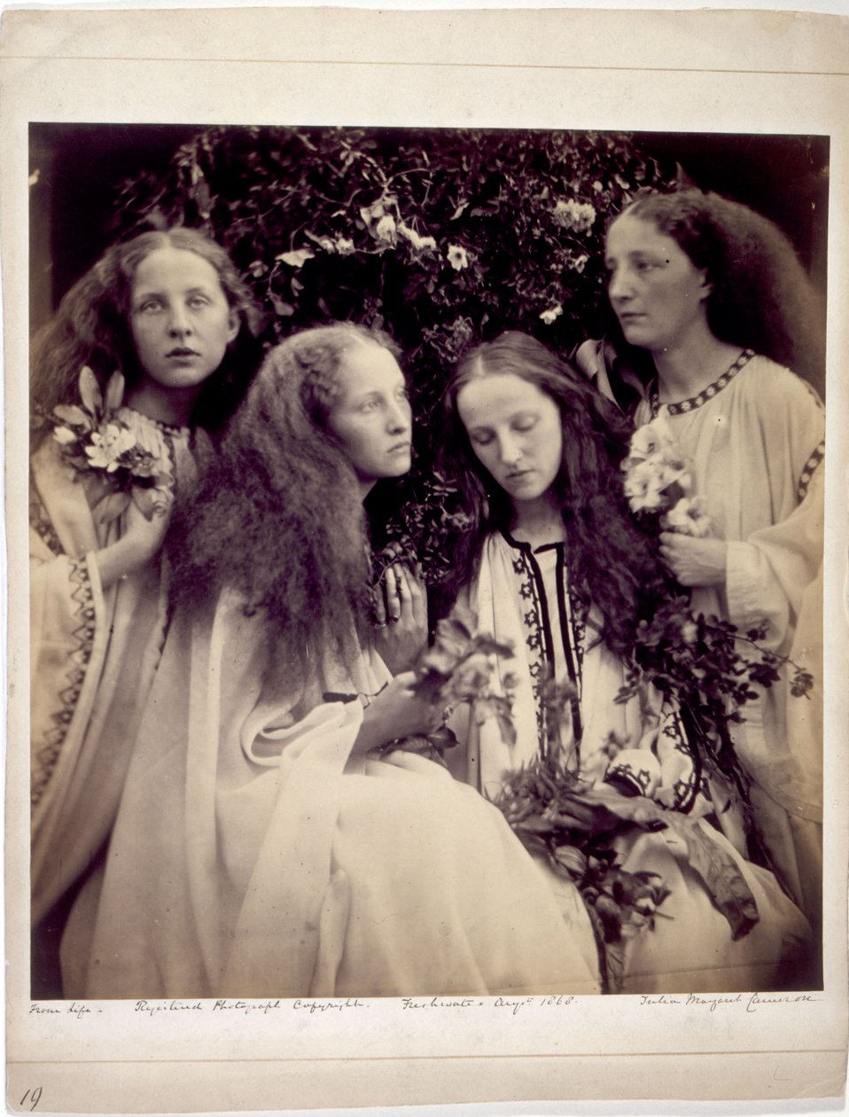 «Jentenes roseknopphage» - Søstrene Fraser Tytler av Julia Margaret Cameron