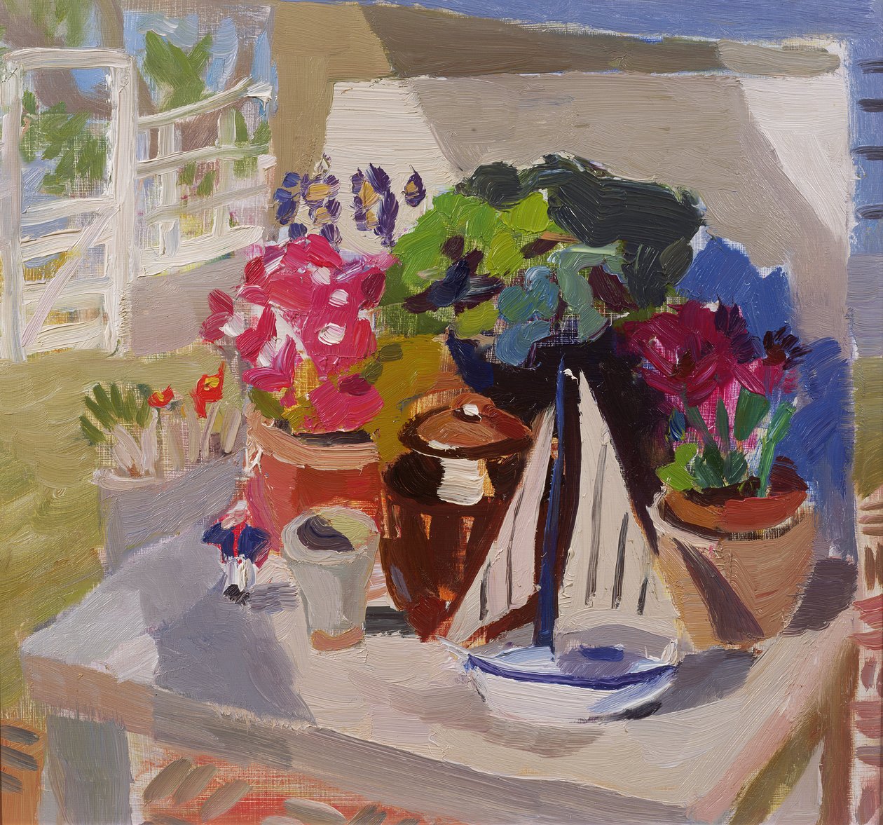 Blomster, potter og yachter i loggiaen (olje om bord) av Julian Bailey