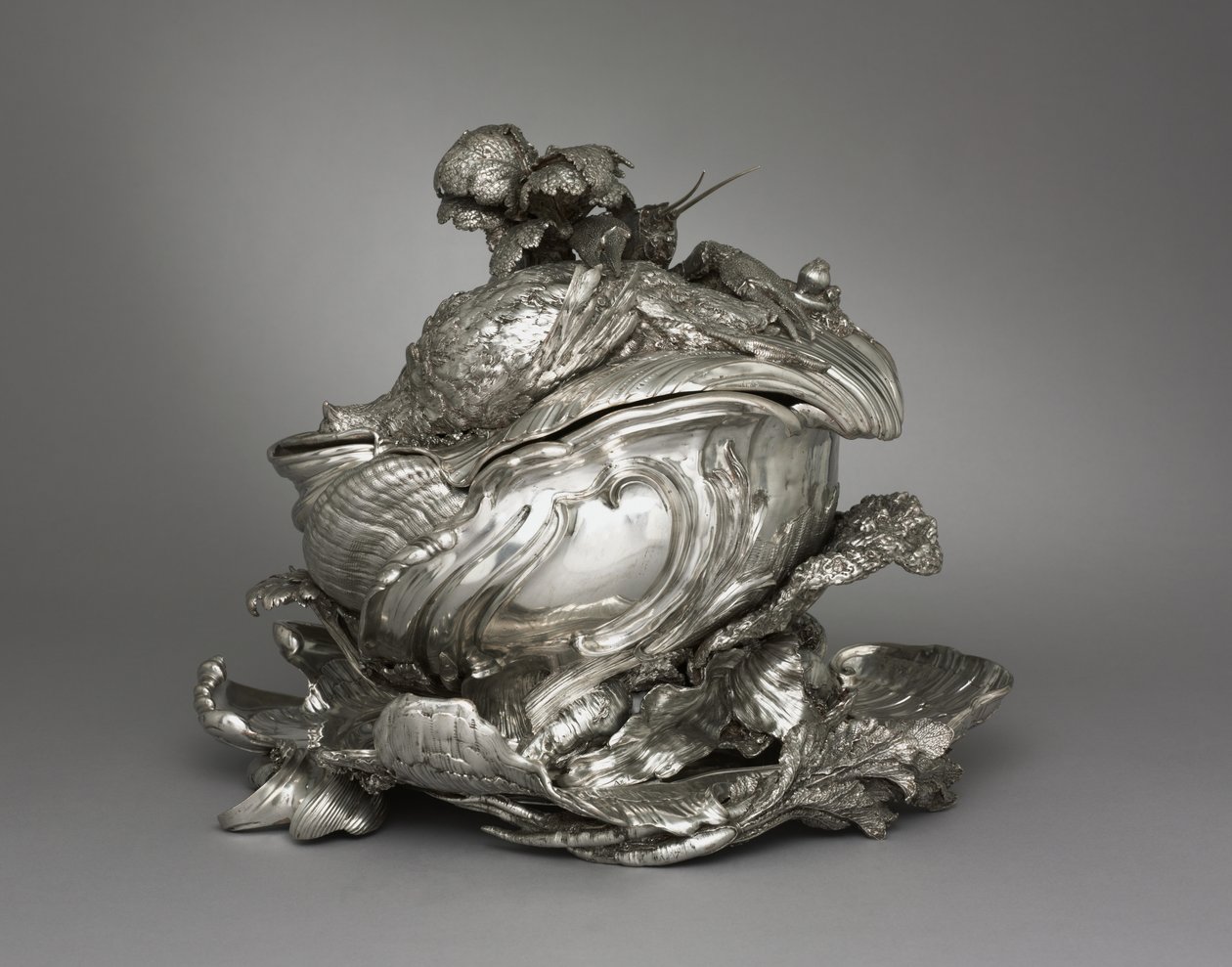 Platter, Tureen og Tureen Lid, laget av Henry Adnet av Juste Aurèle Meissonnier