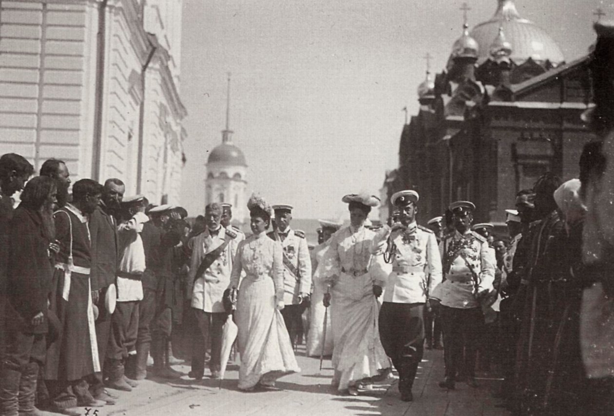 Den russiske kongefamilien besøkte Sarov-klosteret, Russland, 1903 av K. von Hahn