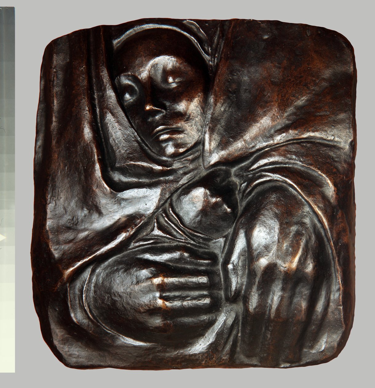 Hvil i hans henders fred, 1936 (bronse) av Käthe Kollwitz