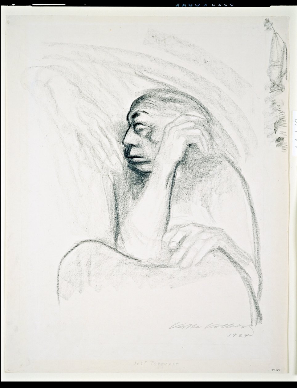 Selvportrett med dødens hånd, 1924 (kull på papir) av Käthe Kollwitz