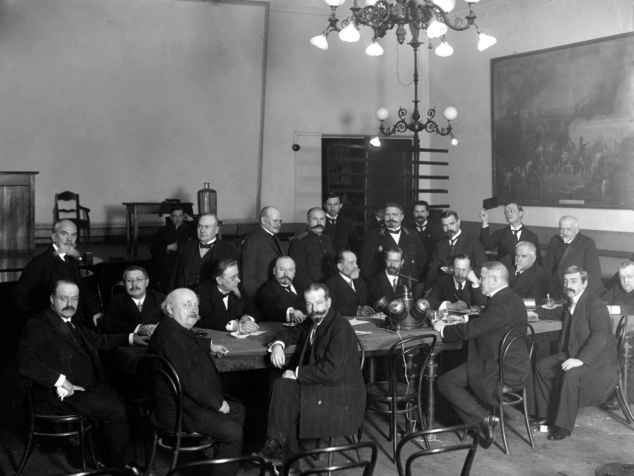 Medlemmer av Imperial Technical Society på et møte dedikert til 75-årsjubileet for fotografering, 1914 av Karl Karlovich Bulla